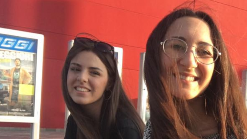 Melissa (gauche) et Caterina (droite) ont été échangées à la naissance.