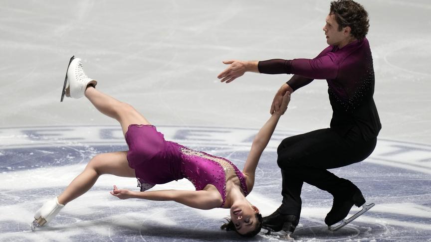 Evelyn Walsh et Trennt Michaud ont réalisé une performance lors du Grand Prix de patinage artistique.