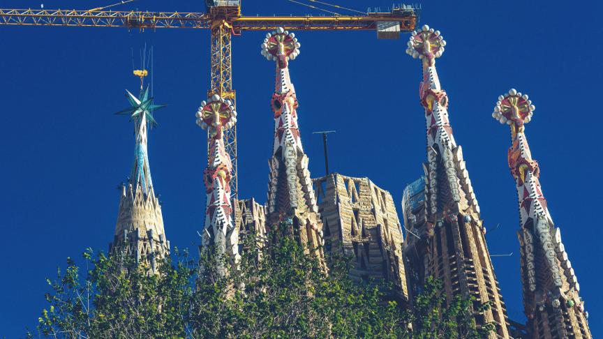 Une folie architecturale, démesurée, qui a hanté Antoni Gaudi jusqu’à la mort. 140 ans plus tard, l’édifice de tous les défis est toujours en travaux.