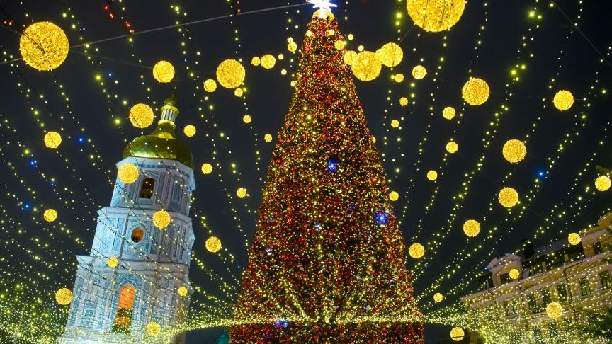 À Kiev, la ville s’est décorée pour les fêtes de Noël.