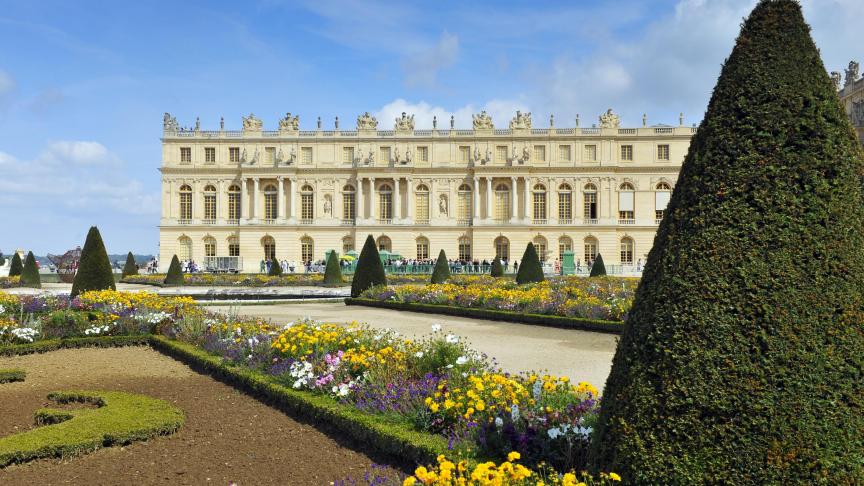 Versailles et ses jardins attirent des millions de visiteurs chaque année.