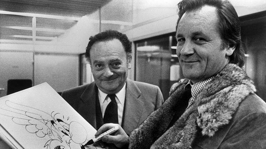 À gauche, le scénariste René Goscinny, aux côtés du dessinateur Albert Uderzo.