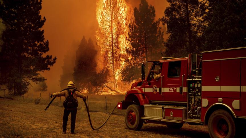 Fin juillet, les pompiers californiens luttent contre un incendie aux portes du parc Yosemite.