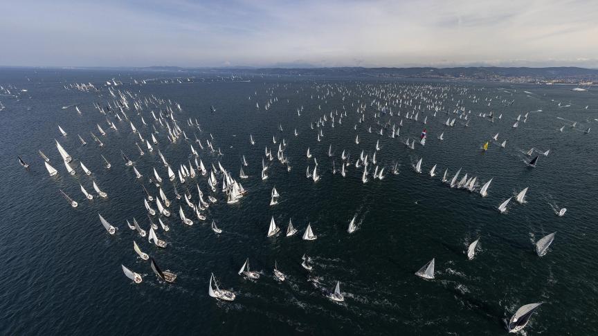 Des voiliers participent à la 54e édition de la traditionnelle régate «Barcolana», dans le golfe de Trieste, au nord-est de l'Italie.