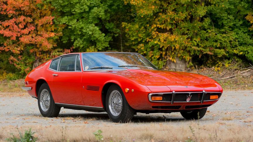 Moins spectaculaire que la Ferrari Daytona, la Maserati Ghibli la surpasse en élégance pure avec sa robe signée Giugiaro et son intérieur cossu.