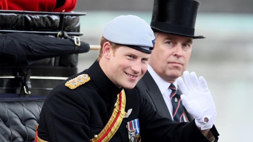 Le prince Harry et son oncle le prince Andrew, deux cadets de famille qui l’ont visiblement toujours mal vécu.