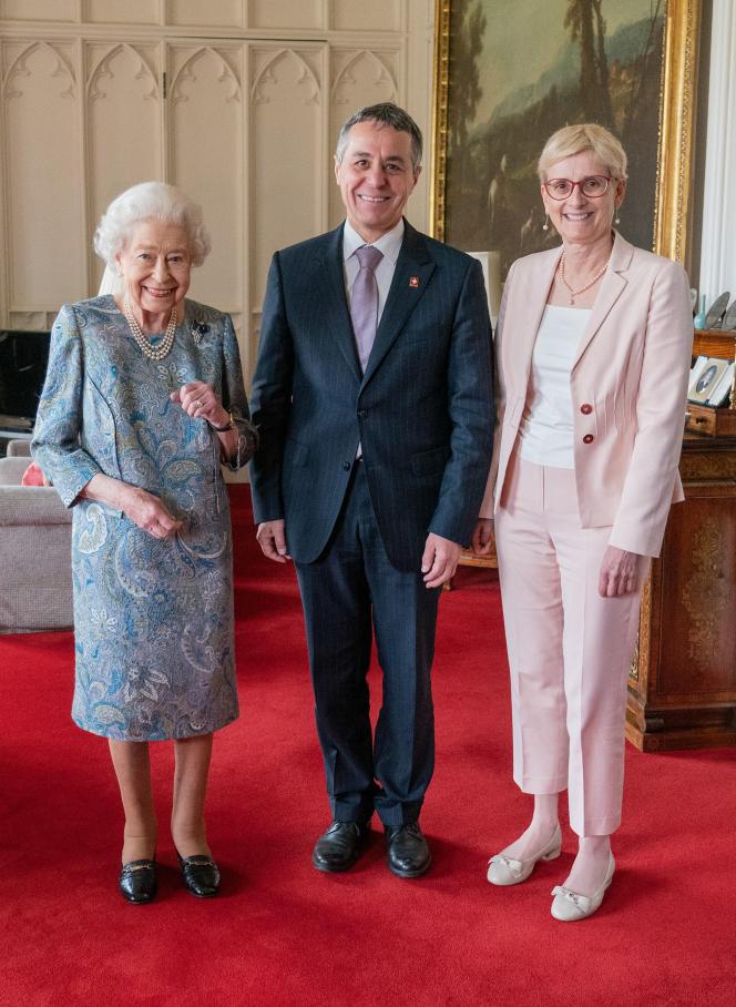 La Reine Elisabeth II en compagnie du président suisse et de son épouse.